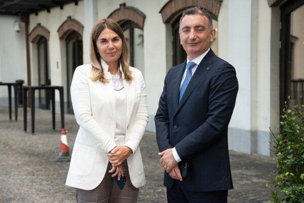 30 Mr. Ahmet Murat Turkoglu, SAKOM President, and Mrs. Biserka Jevtimijević, SAKOM Vice-president.