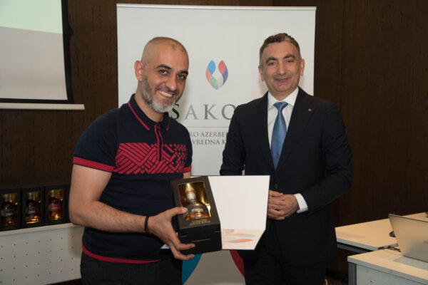 40 Representative of the company Akbolat Nova Adresa receiving the certificate of appreciation and Duboki Potok Monastery’s brandy (rakija).