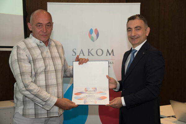 53 Representative of RD Mal receiving the certificate of appreciation and Duboki Potok Monastery’s brandy (rakija).